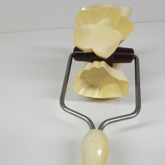 Vintage Rolling Cookie Cutter - Picture 4 of 8
